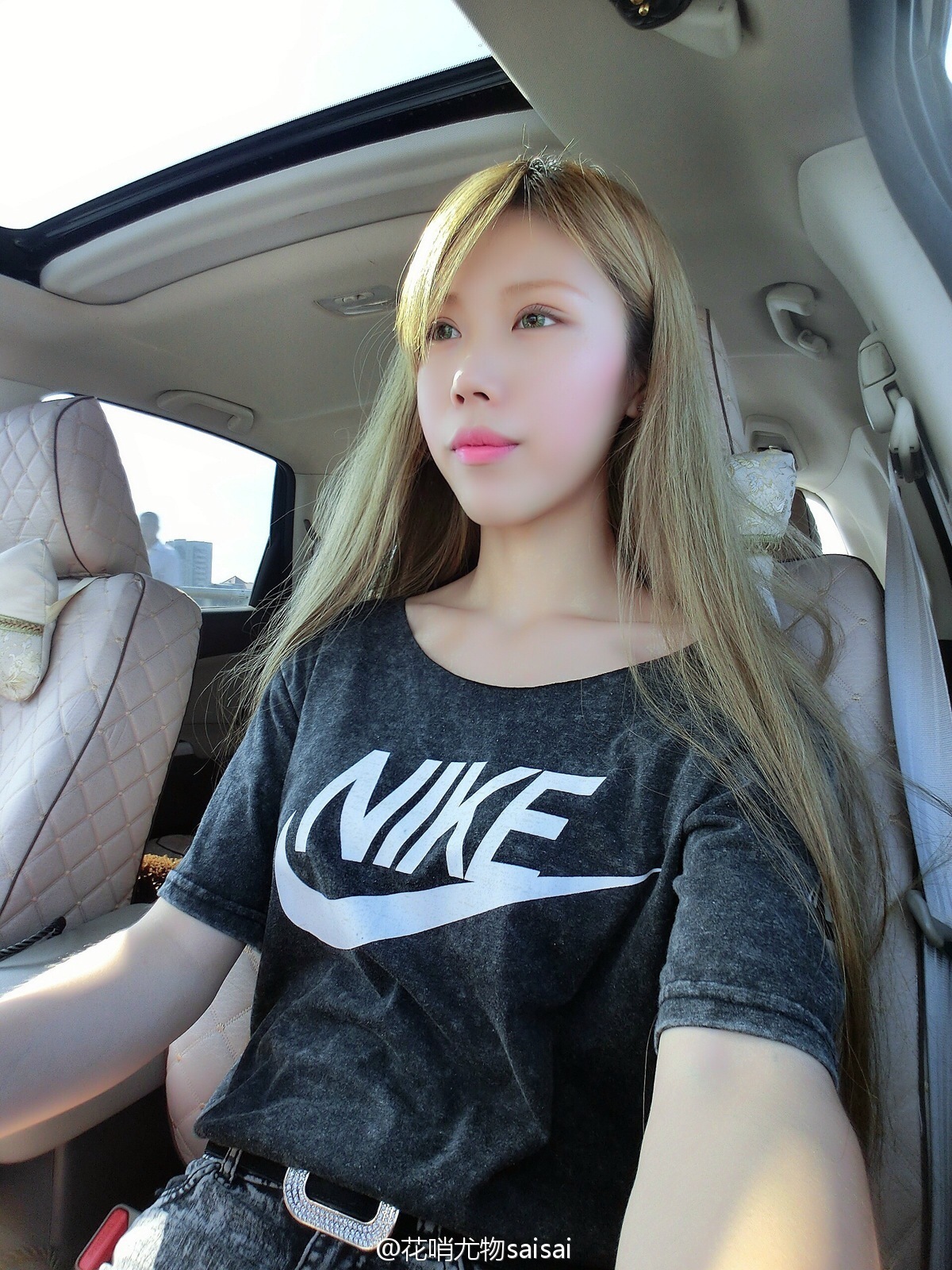 花哨尤物saisai的微博列表微女郎